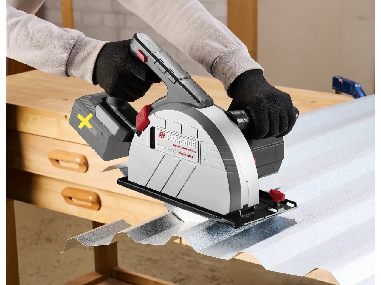 Sega circolare ricaricabile per metallo