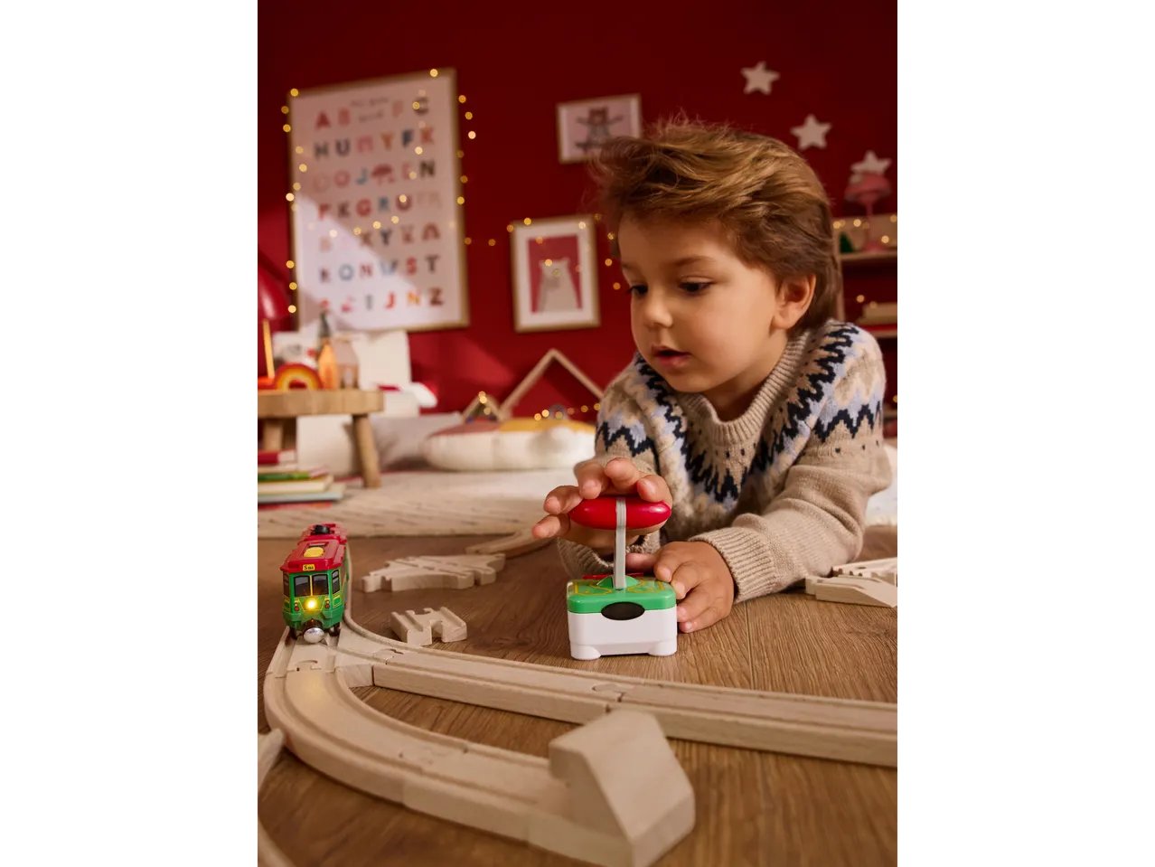 Veicolo telecomandato per pista in legno