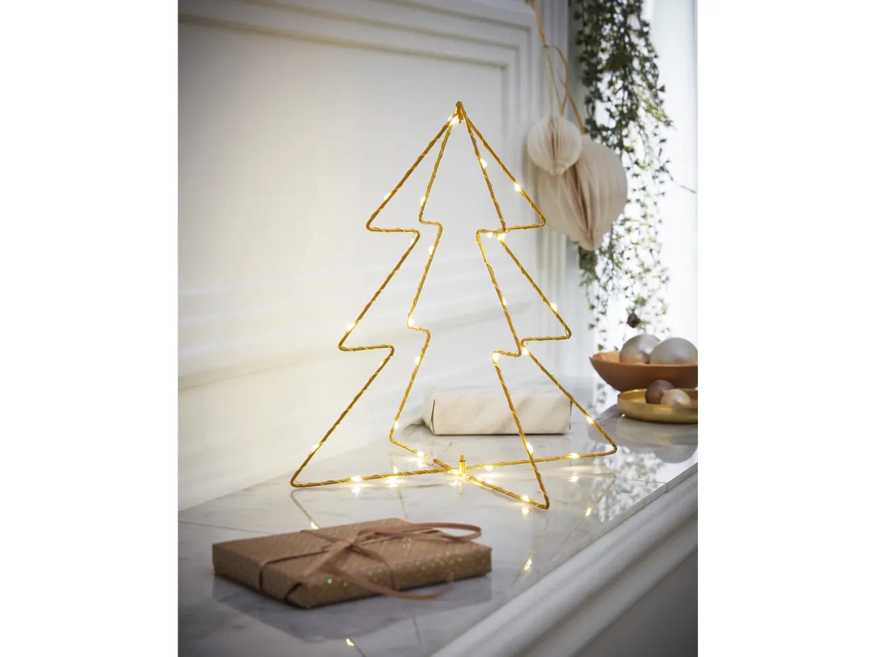 Albero di natale stilizzato a LED