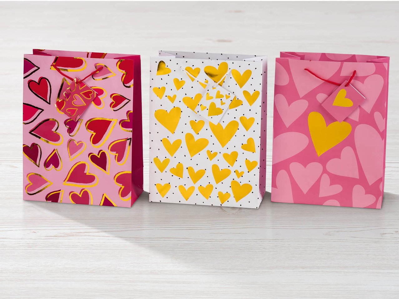 Sacchetti regalo o biglietti di auguri