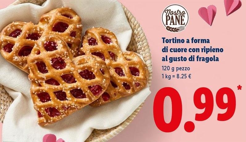 Tortino A Forma Di Cuore Con Ripieno Al Gusto Di Fragola