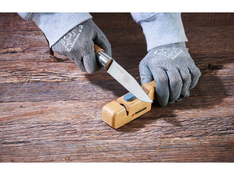 Coltello, seghetto o affilatore per coltelli e asce