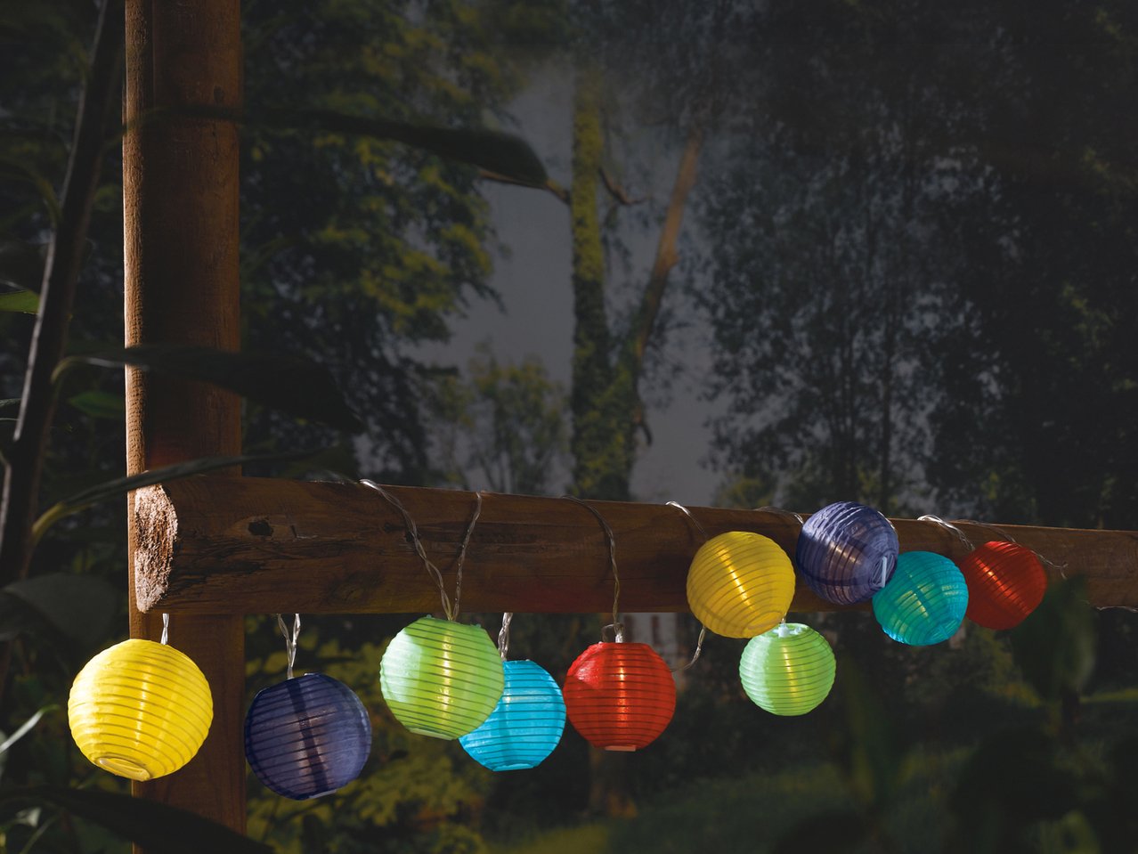 Catena luci decorative LED a energia solare