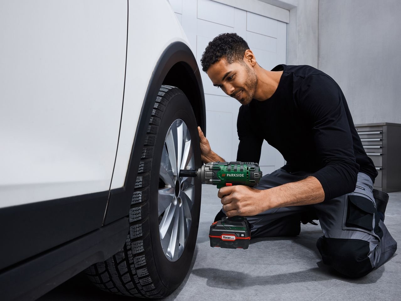 Avvitatore a percussione ricaricabile