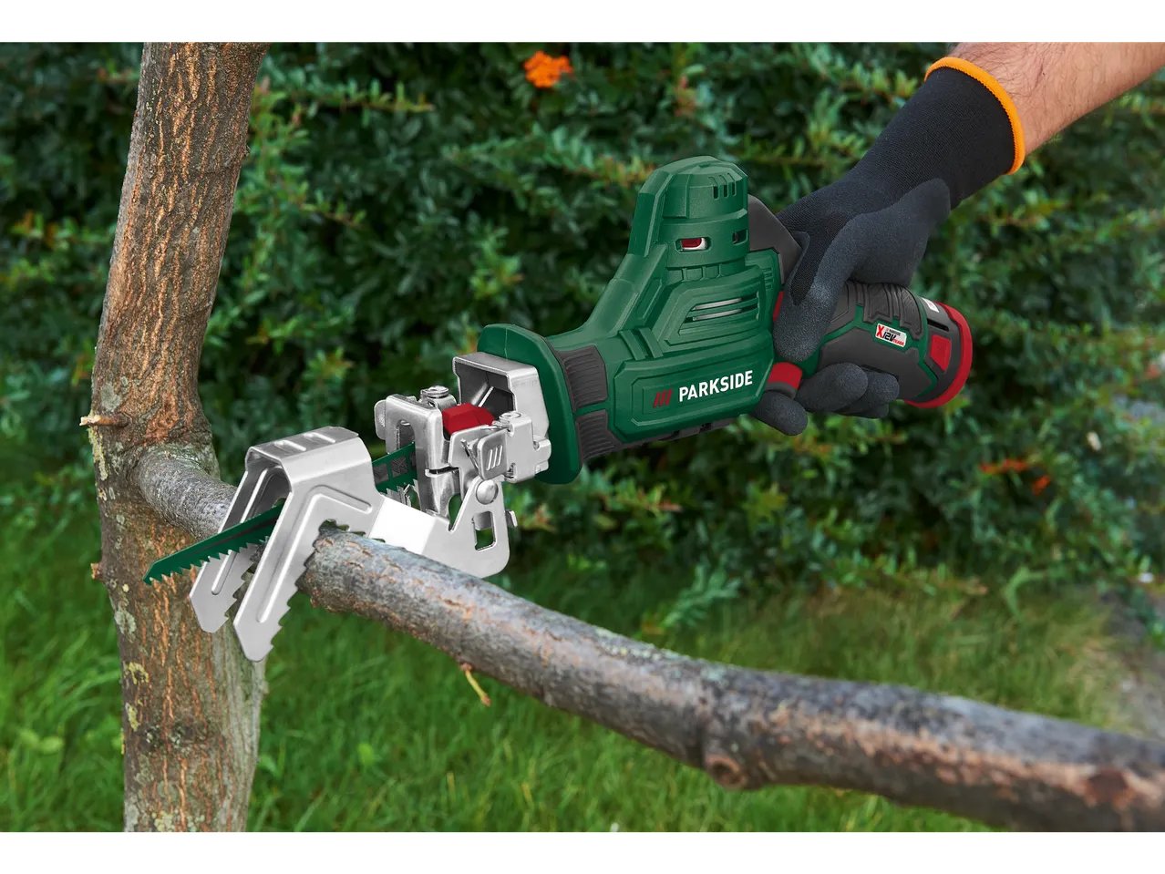 Seghetto ricaricabile per potatura