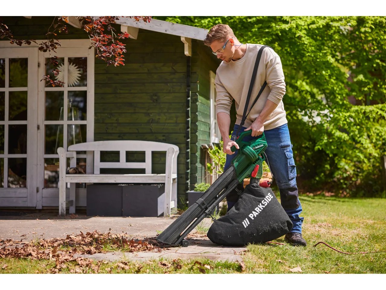 Soffiatore, aspiratore, trituratore per foglie