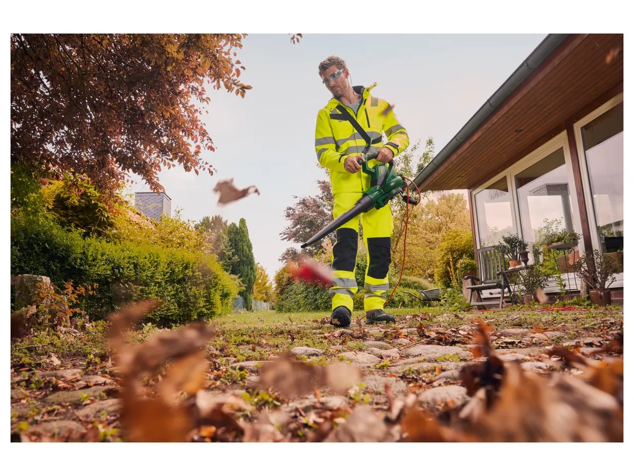 Soffiatore, aspiratore, trituratore per foglie