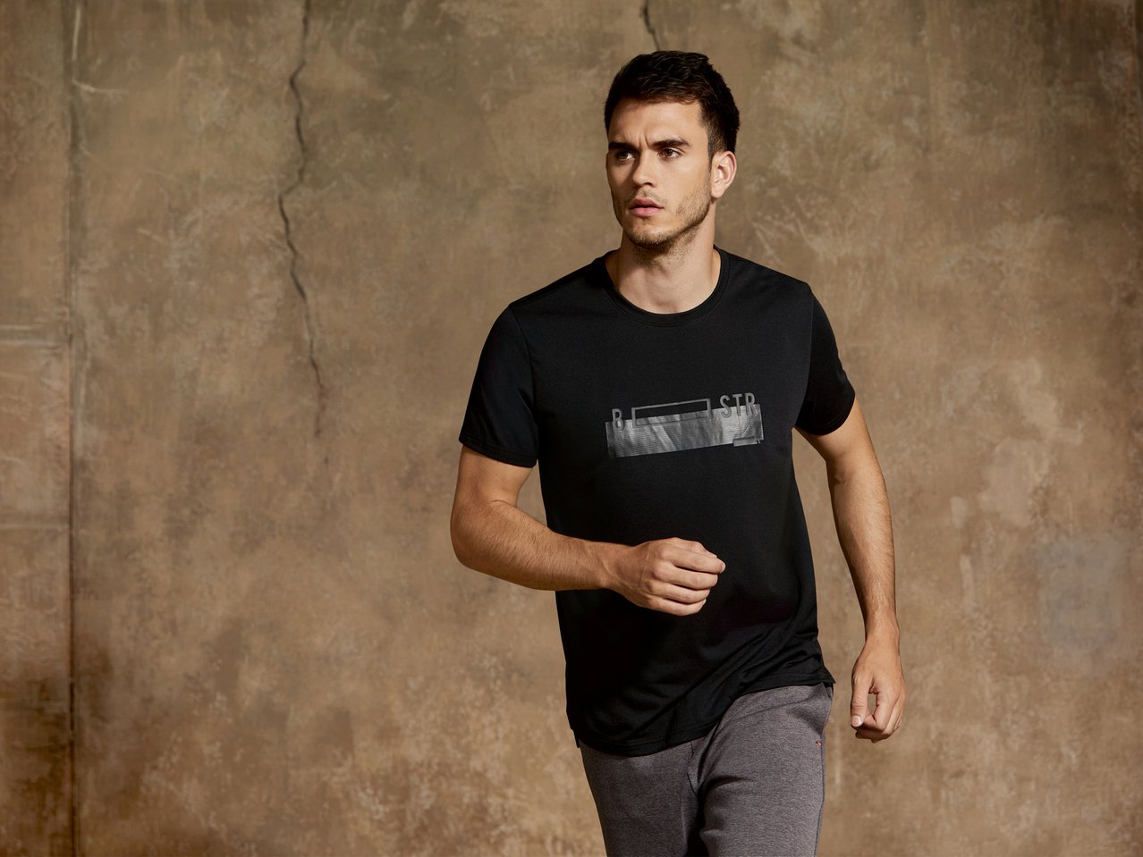 T-shirt sportiva da uomo