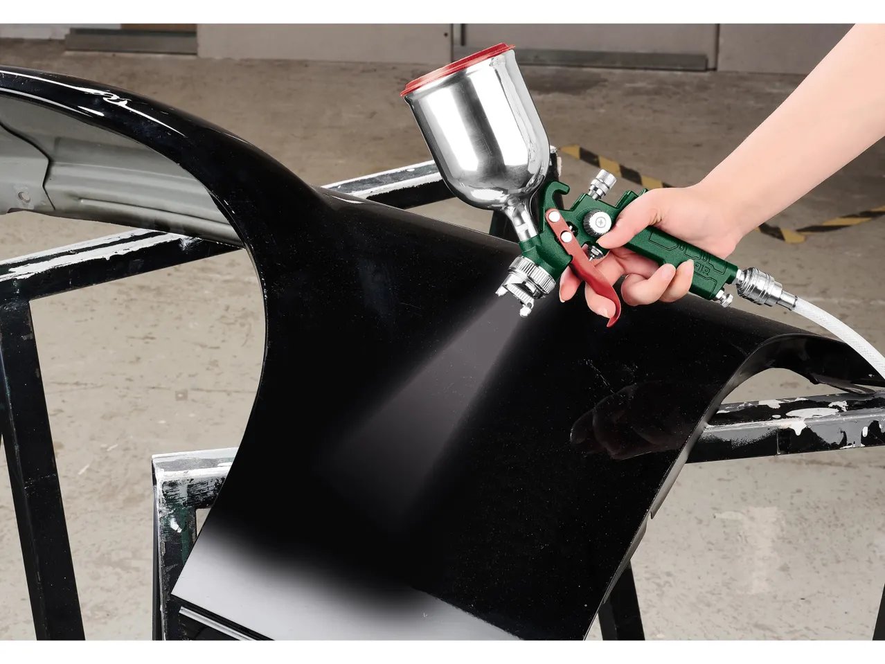 Pistola ad aria compressa per verniciatura a spruzzo