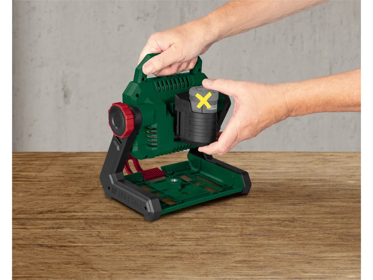 Faro LED ricaricabile da lavoro