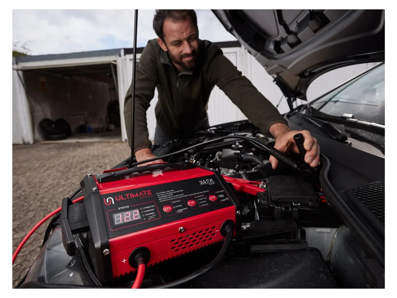 Caricabatterie con funzione di avviamento per auto e moto