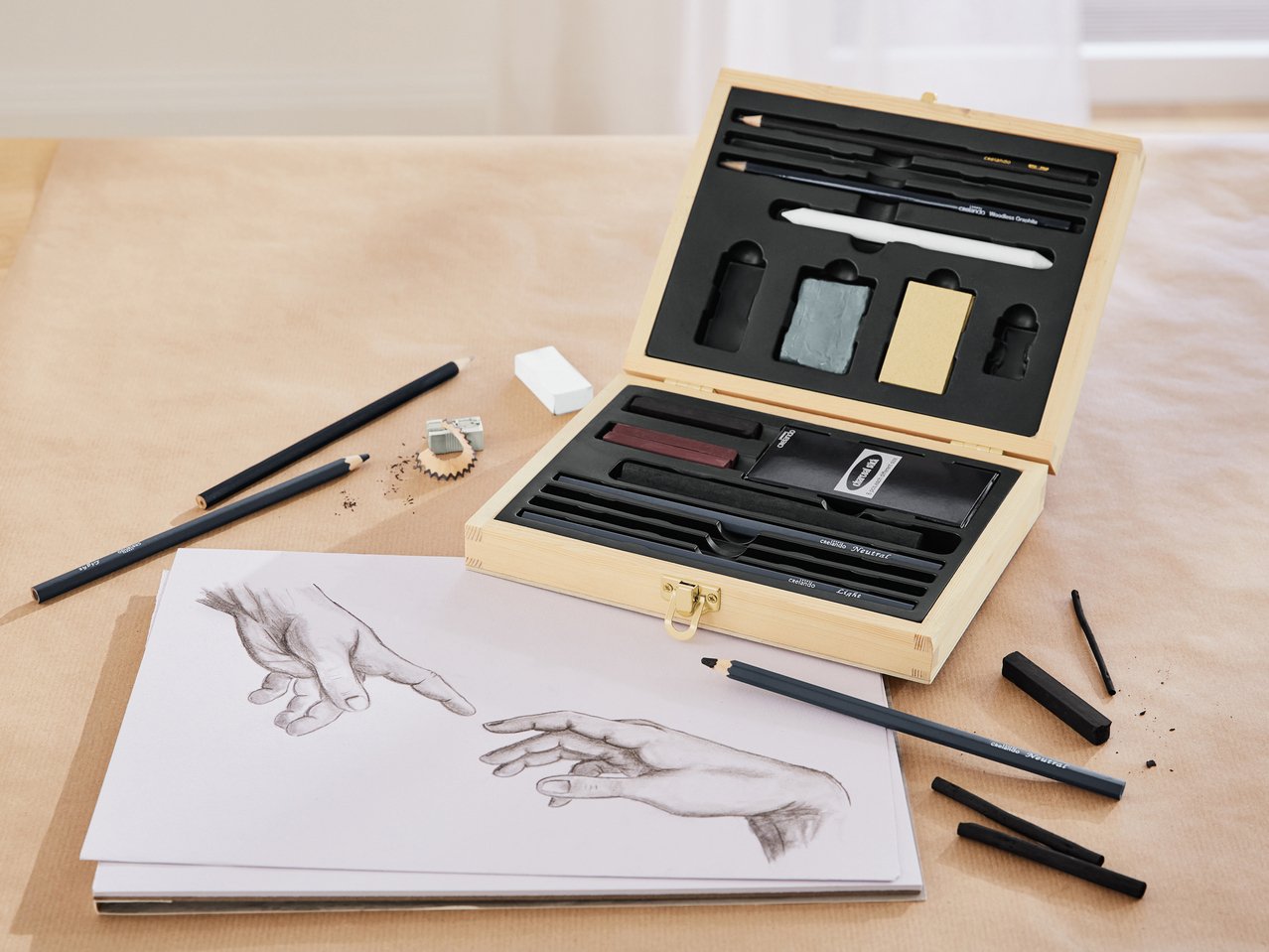 Set da disegno con carboncino