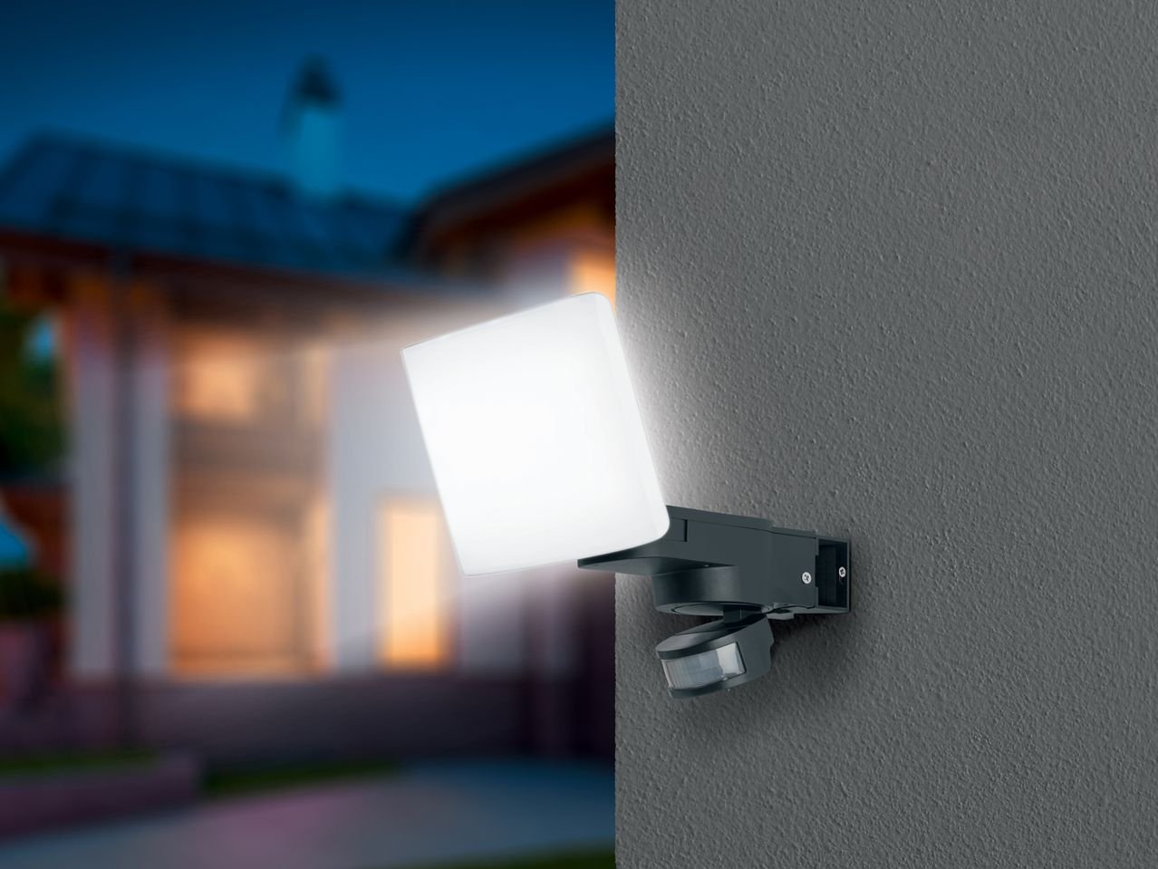 Faro LED ad energia solare