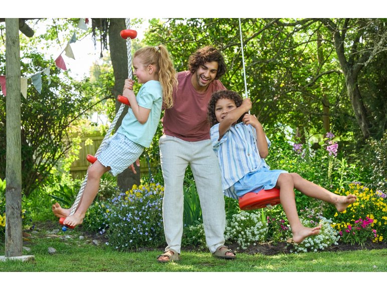 Altalena o fune per arrampicarsi