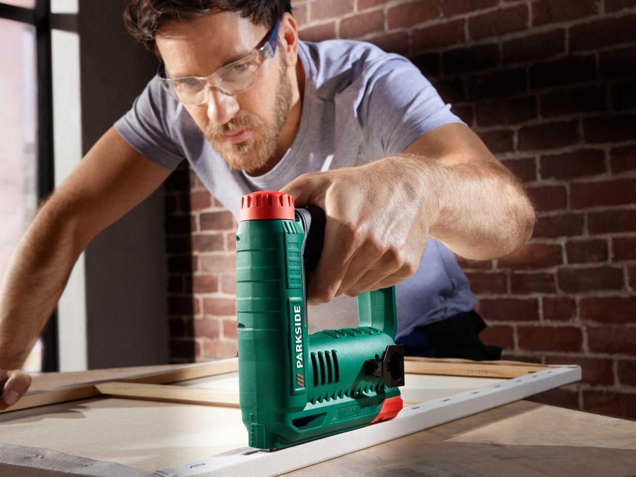 Pistola sparapunti ricaricabile