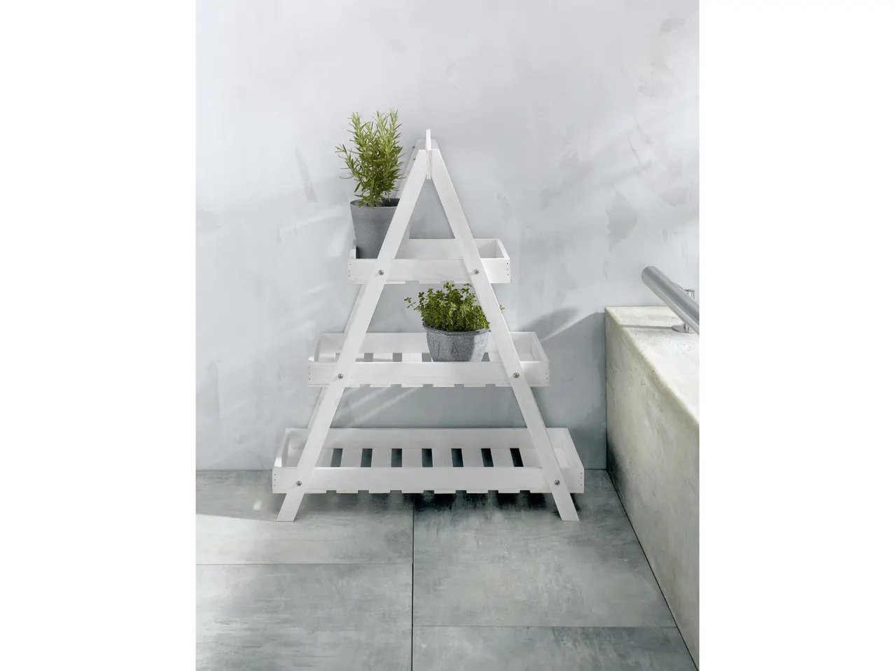 Scaffale in legno per fiori e piante