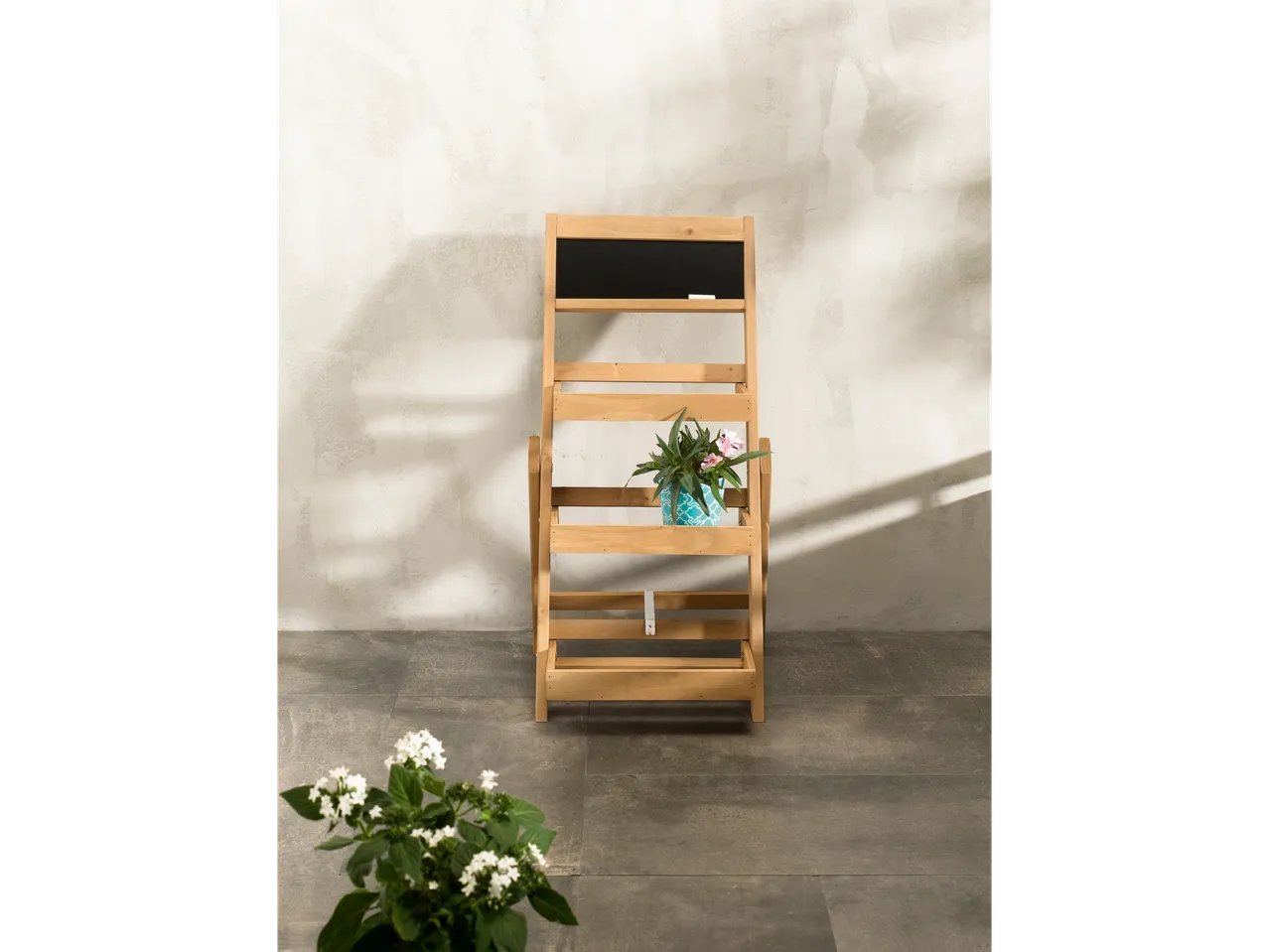 Scaffale in legno per fiori e piante