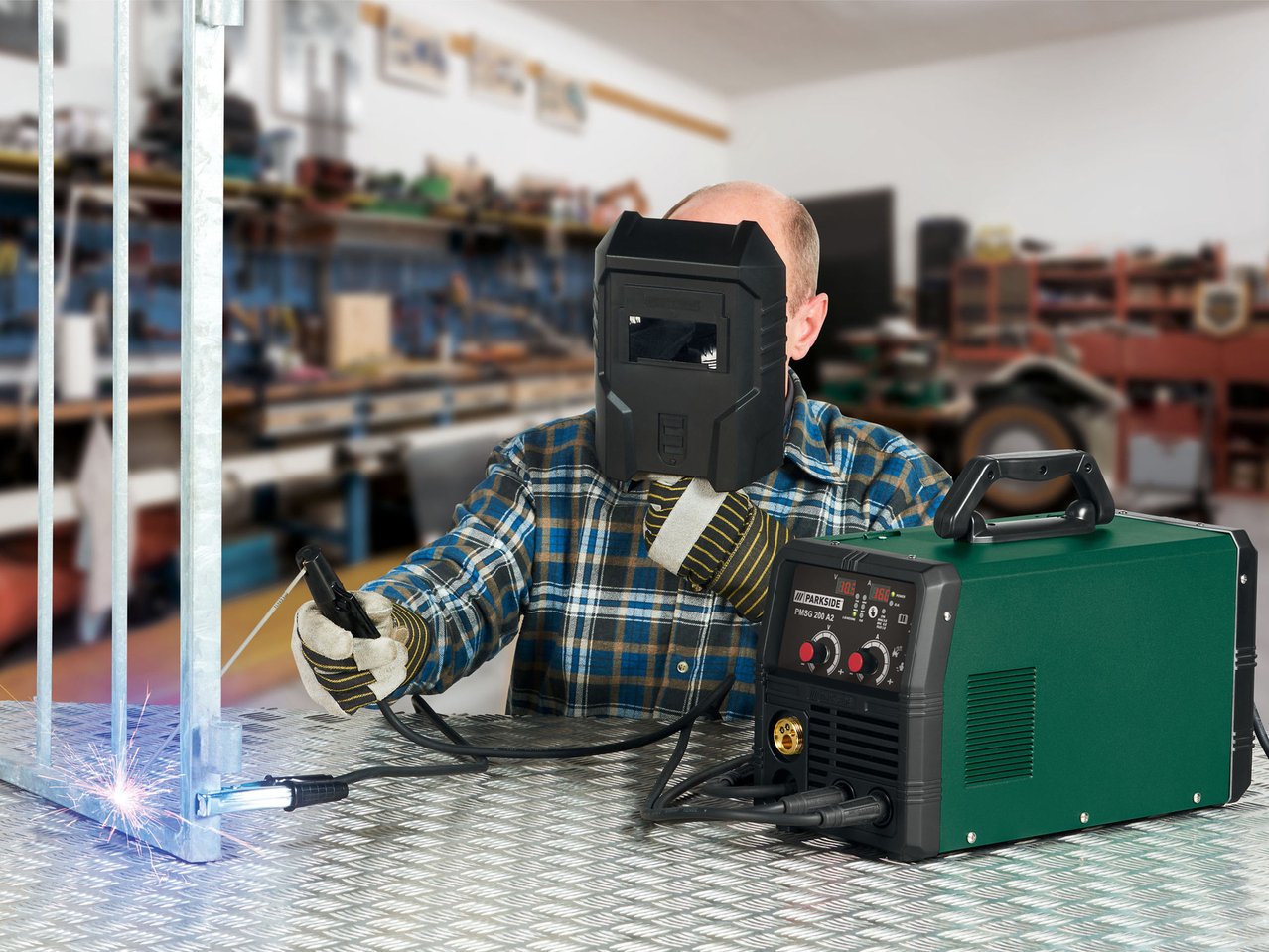 Saldatrice multiprocesso