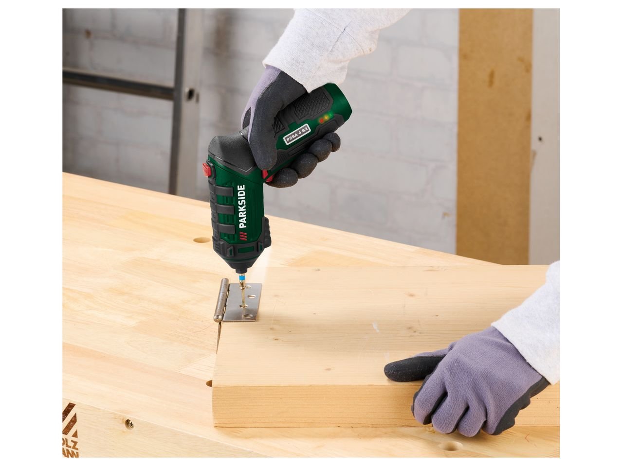 Avvitatore ricaricabile con impugnatura girevole