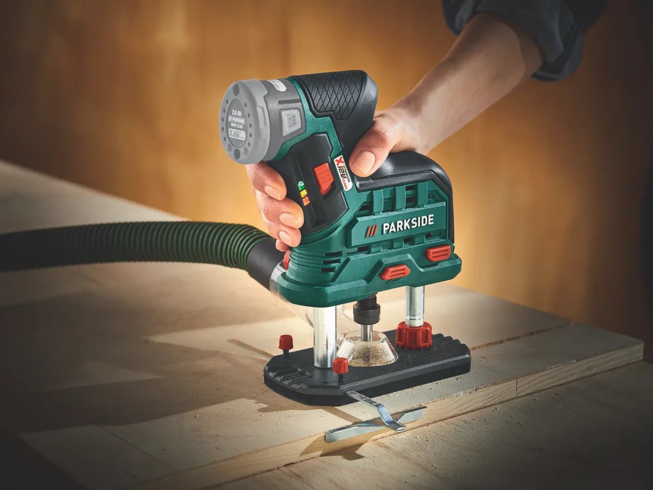 Fresatrice verticale ricaricabile