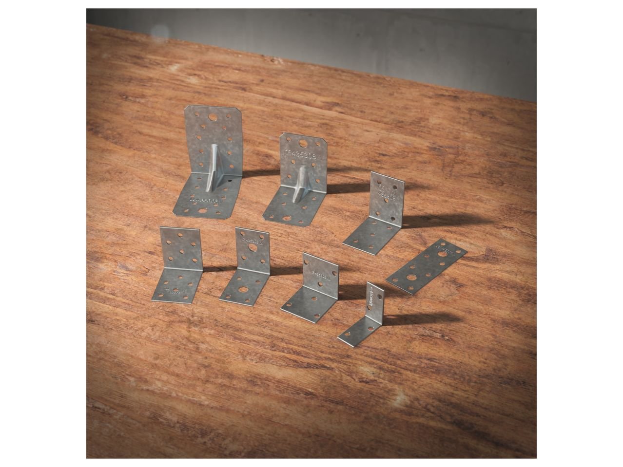 Staffe angolari o piatte