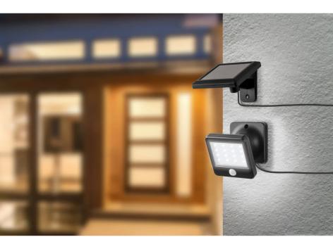 Faro LED ad energia solare con sensore di movimento