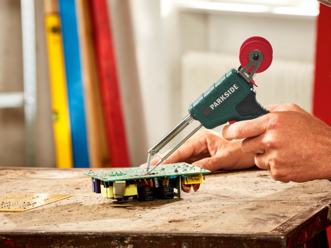 Saldatore a pistola con avanzamento del filo