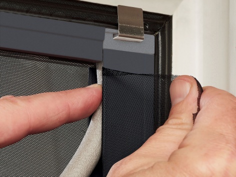 Zanzariera telescopica per finestre