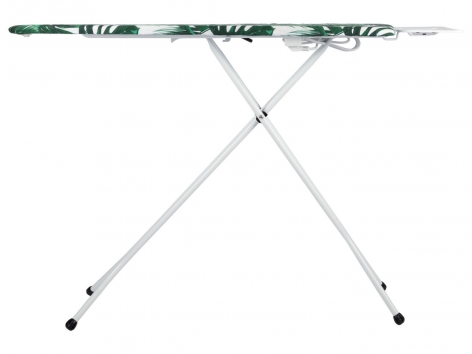 Asse da stiro con presa elettrica