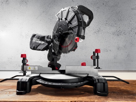 Sega circolare per tagli obliqui ricaricabile