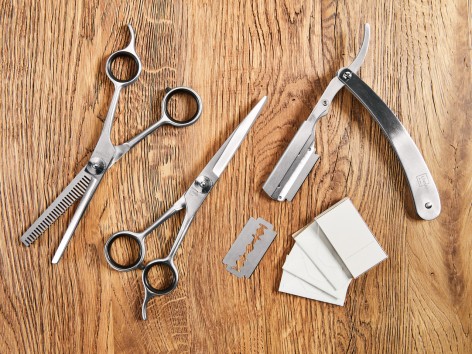 Forbici per capelli o rasoio