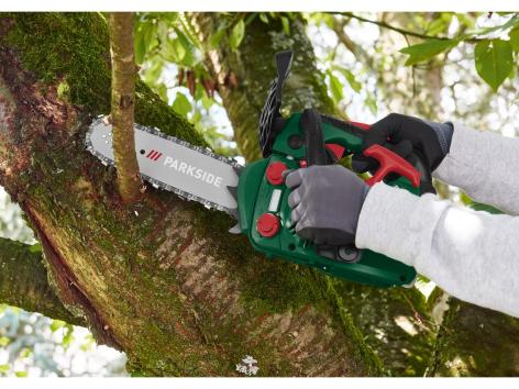 Motosega a benzina per potatura