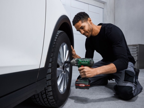 Avvitatore a percussione ricaricabile