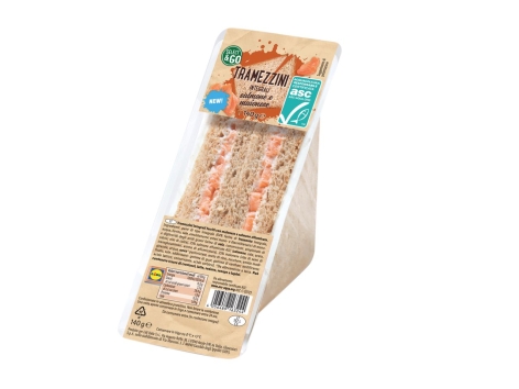 Tramezzini integrali con maionese e salmone affumicato