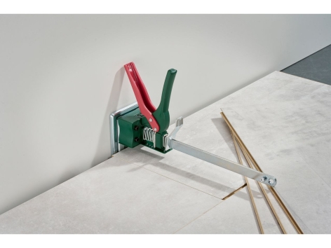 Attrezzo per sollevare e bloccare