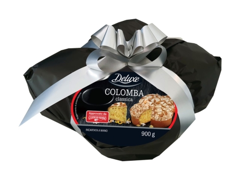 Colomba pasquale incartata a mano