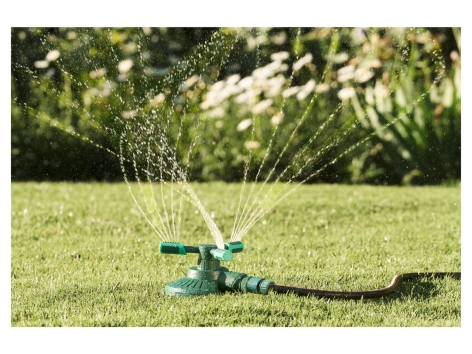 Irrigatore oscillante o rotante a 3 bracci