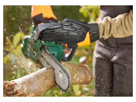 Motosega a benzina per potatura