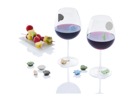 Segnabicchieri, cannucce o tappi riutilizzabili