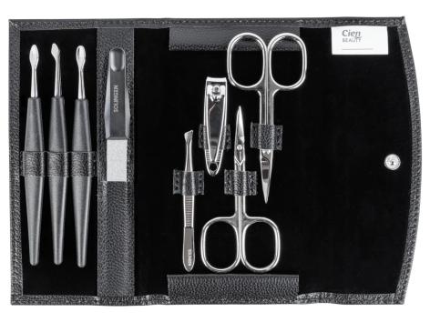 Accessori per manicure con astuccio in cuoio