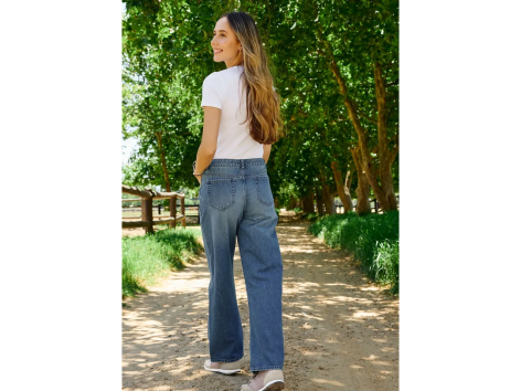 Jeans a zampa da donna o jeans “slim fit” da uomo