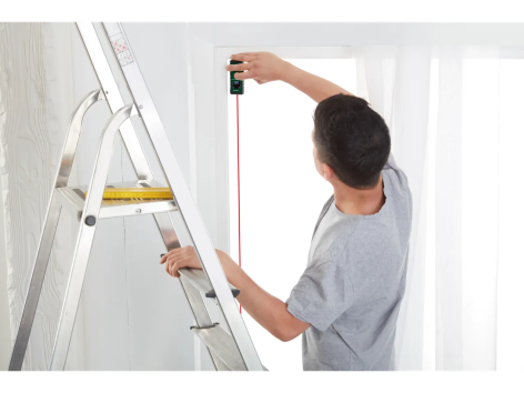 Misuratore di distanza laser o livella laser a croce con morsetto