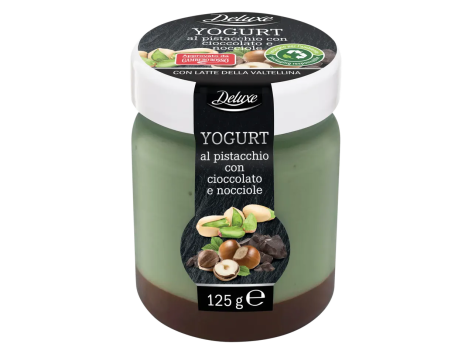 Yogurt al pistacchio con cioccolata e nocciole