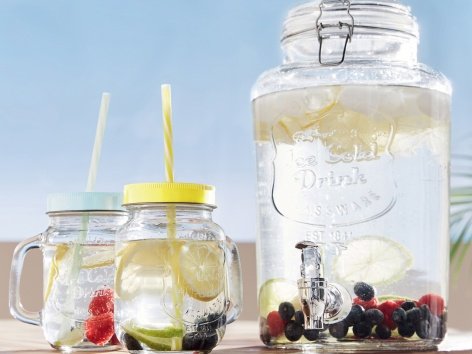 Set bicchieri con cannuccia