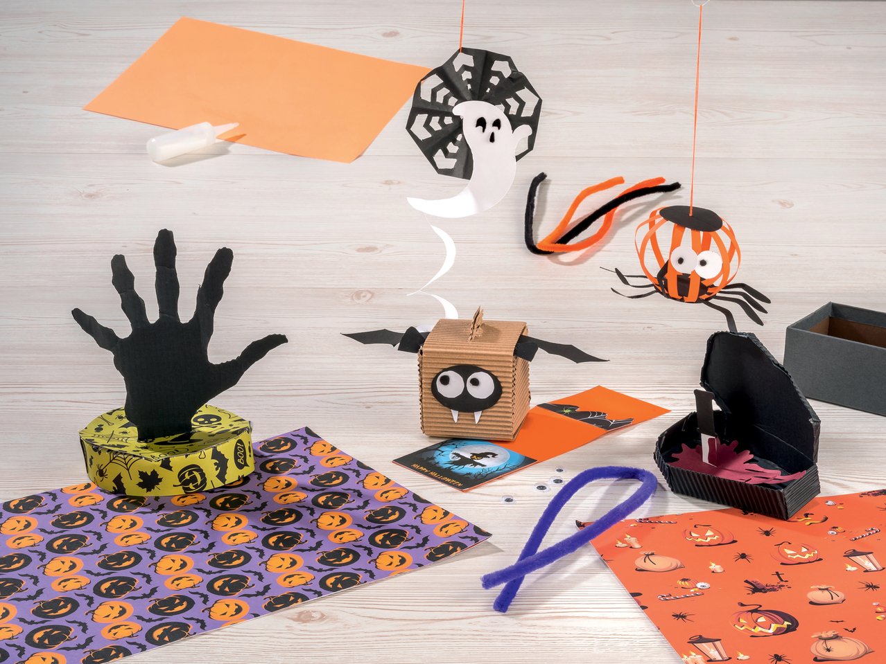 Decorazioni o set bricolage di Halloween