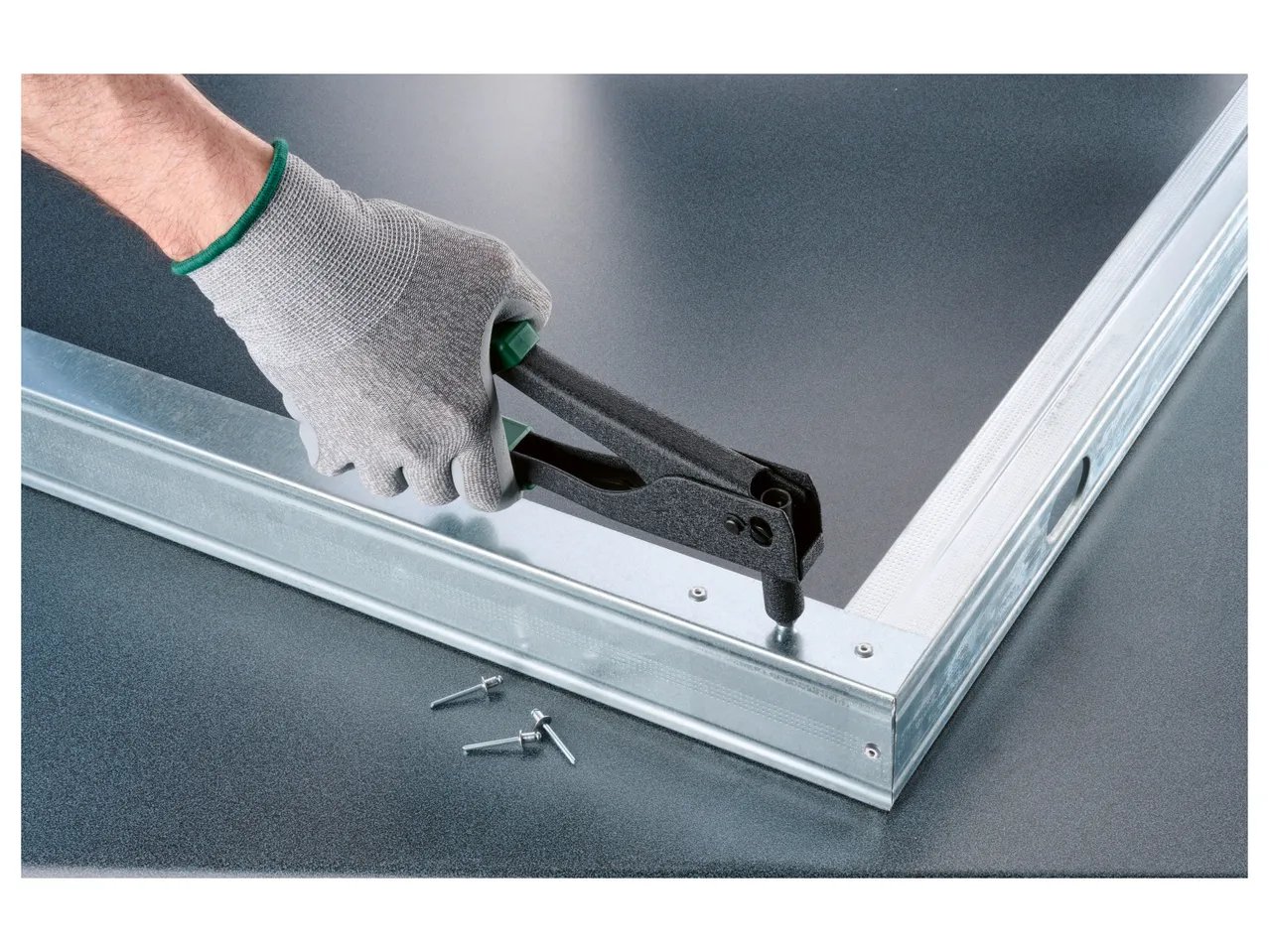 Set rivettatrice