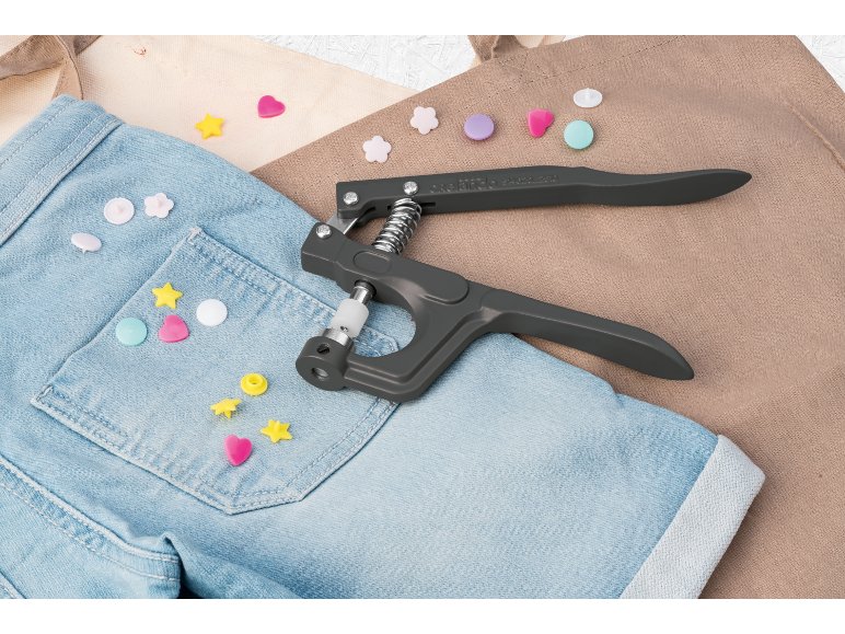 Set bottoni a pressione con pinza